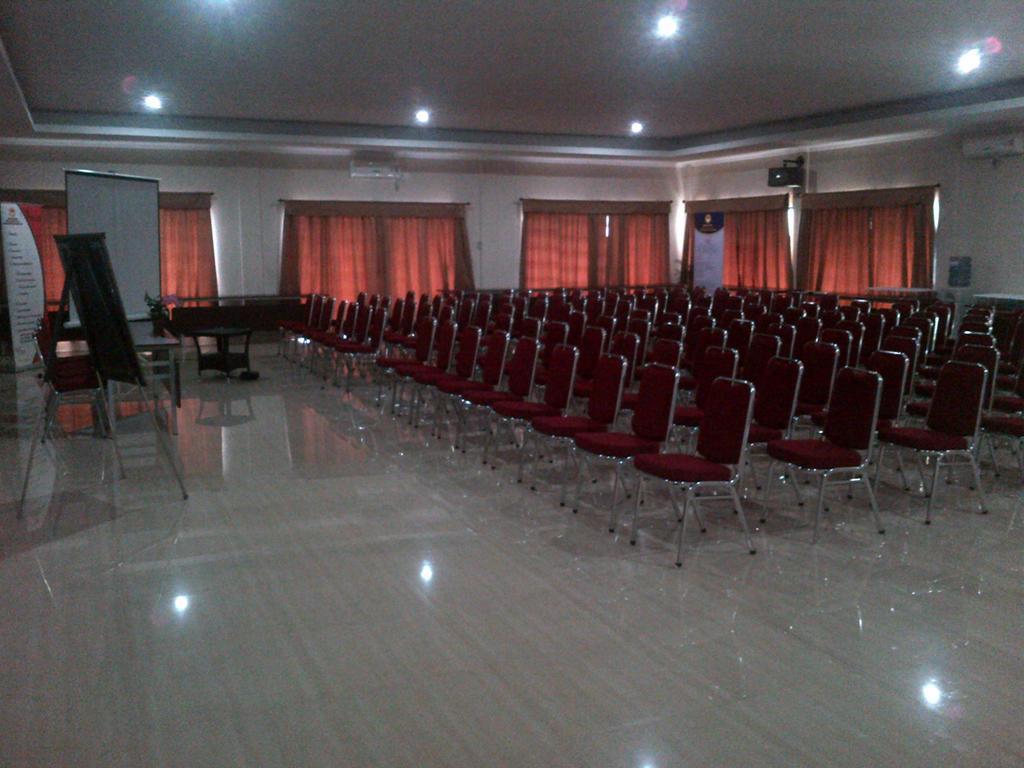 Santa Monica Hotel And Convention Ciherangsating Esterno foto