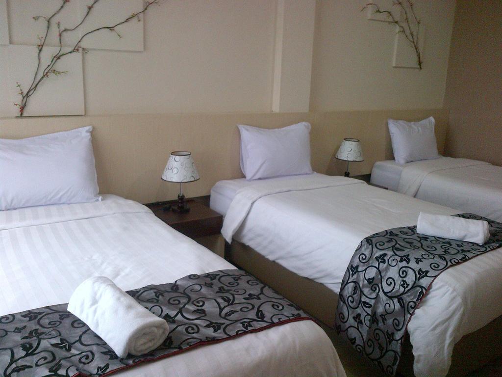Santa Monica Hotel And Convention Ciherangsating Camera foto