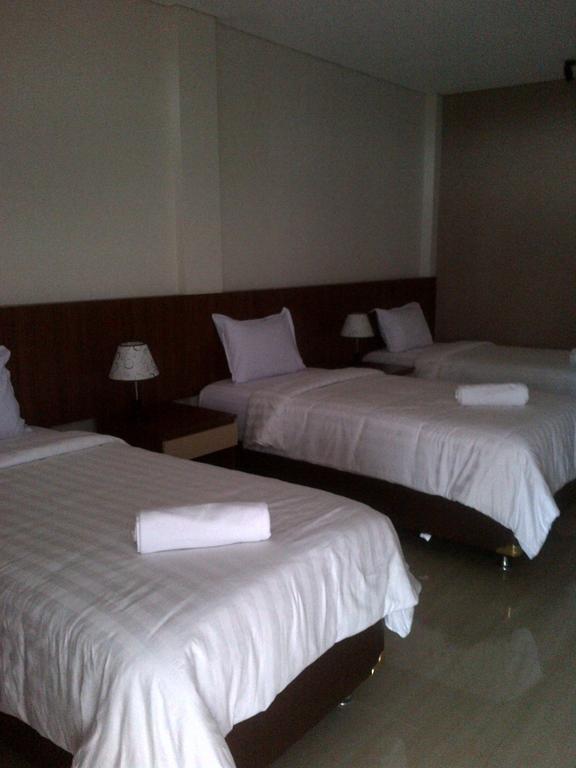 Santa Monica Hotel And Convention Ciherangsating Esterno foto