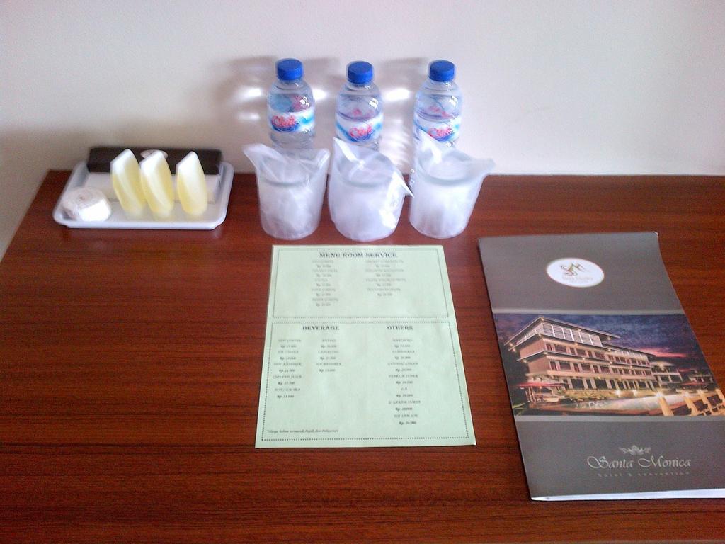 Santa Monica Hotel And Convention Ciherangsating Camera foto